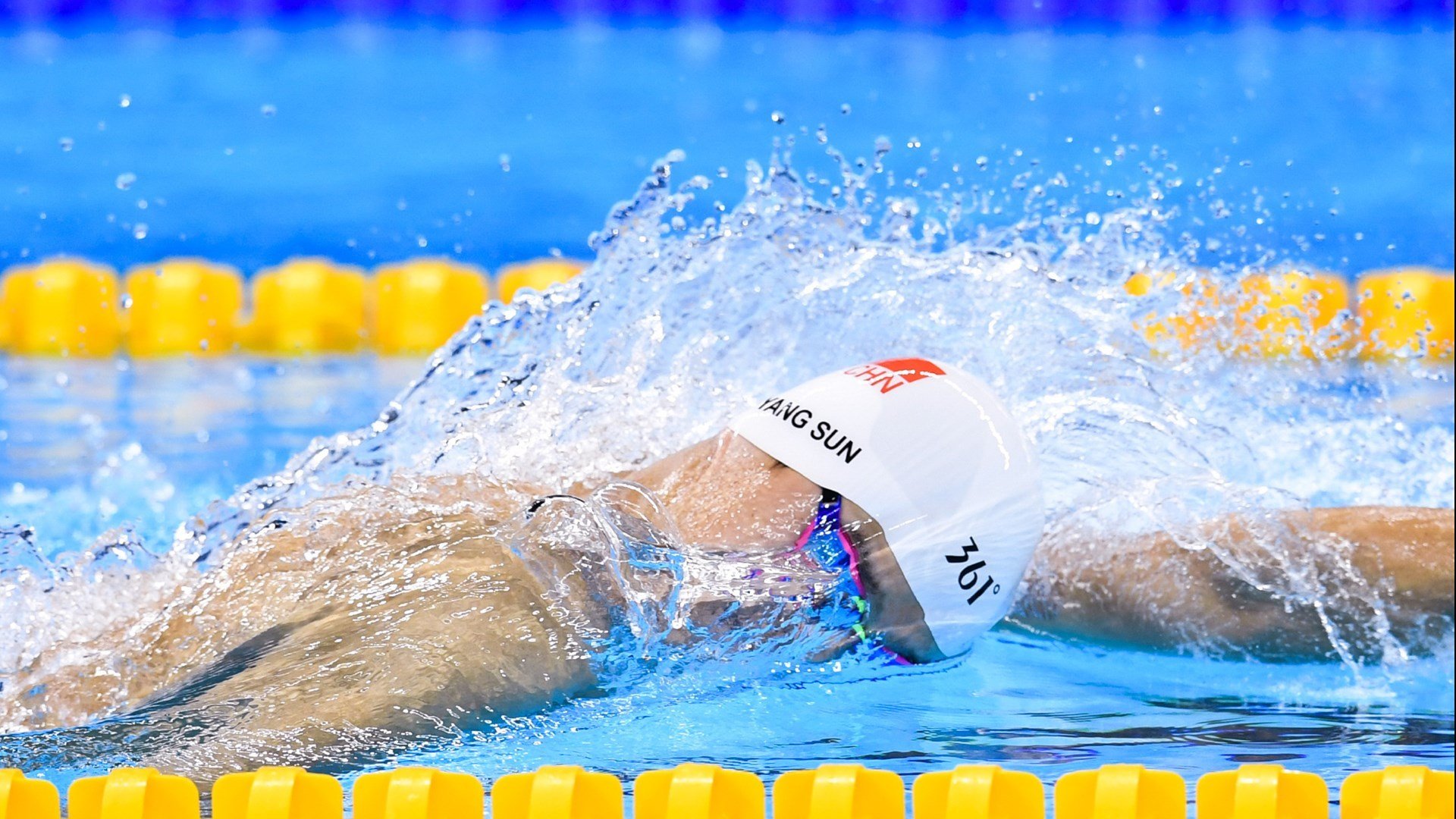 实力对比悬殊，球队在场上展现出色默契，球队哪个厉害